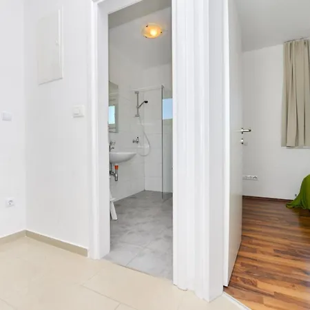 In Mit Grill Und Garten Apartmán Pakoštane