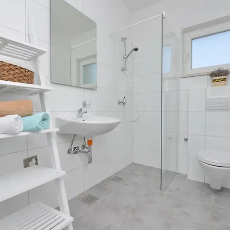 In Mit Grill Und Garten Apartmán Pakoštane